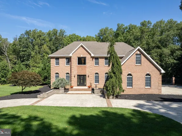 5 Woodview Ct, Columbus, NJ 08022