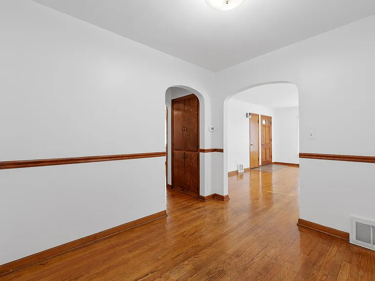 2883 Bremen St — Photo 4