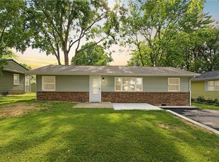 1216 Reynolds Dr, Charleston, IL