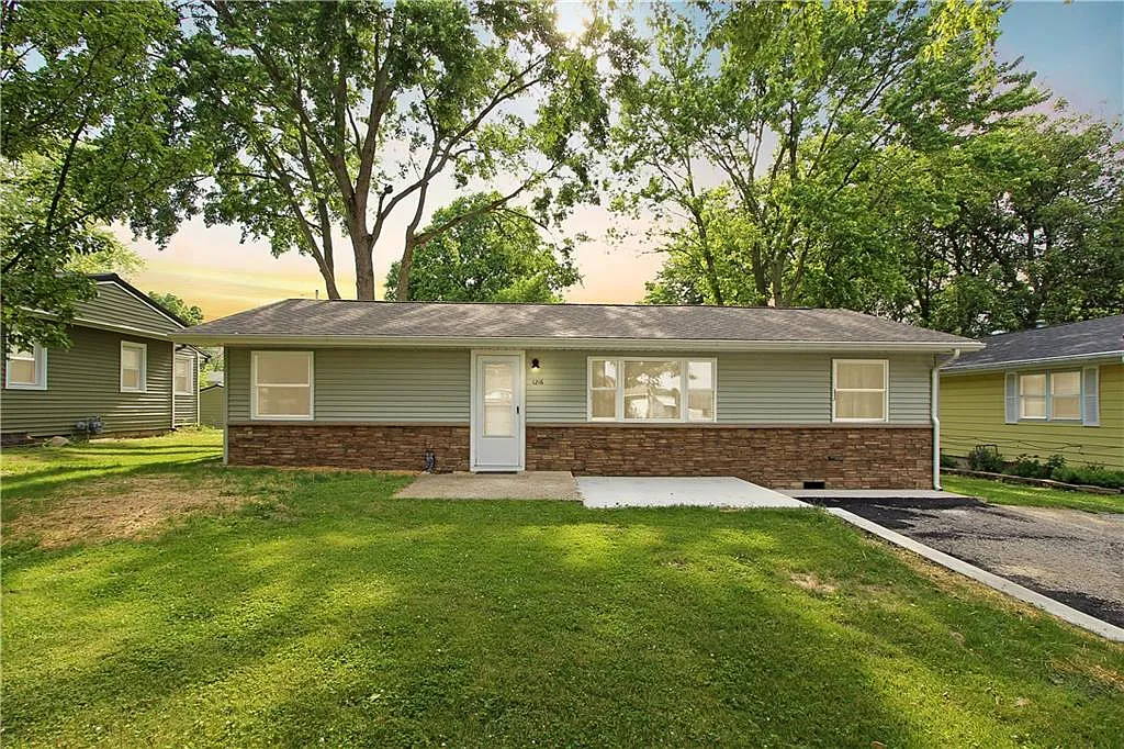 1216 Reynolds Dr photo 1