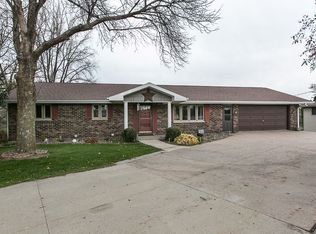 10468 Lake Eleanor Rd, Dubuque, IA 52003