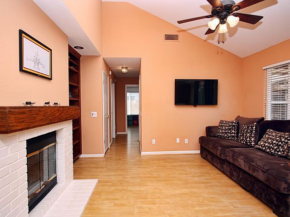 4th image of 1383 Greenborough Dr