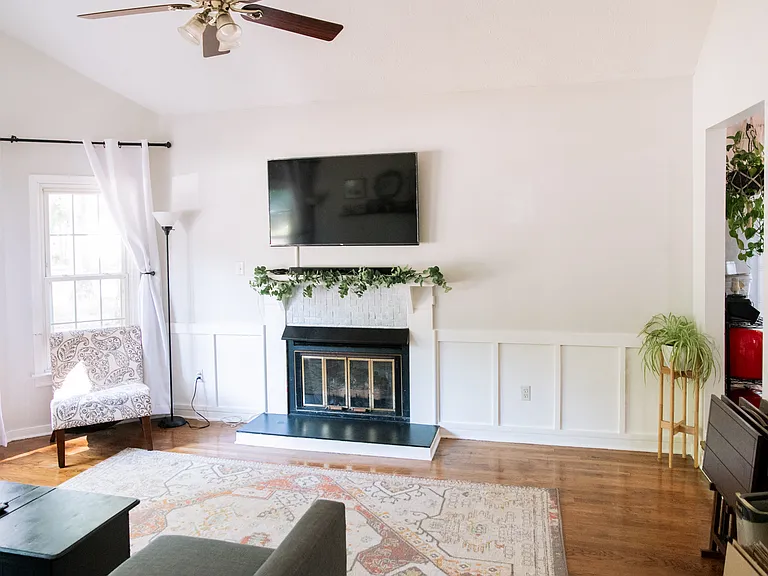 2606 Jordan Ct — Photo 2