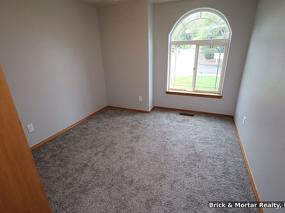 3rd image of 1065 Ridgefield Ct