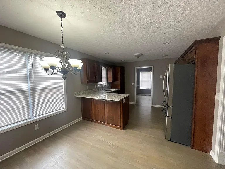 517 Herman Ave — Photo 7