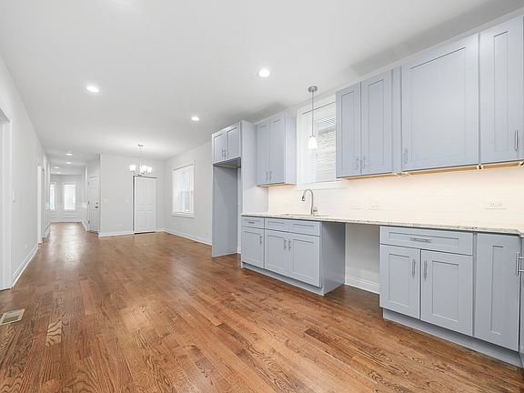 3rd image of 8722 S Kingston Ave