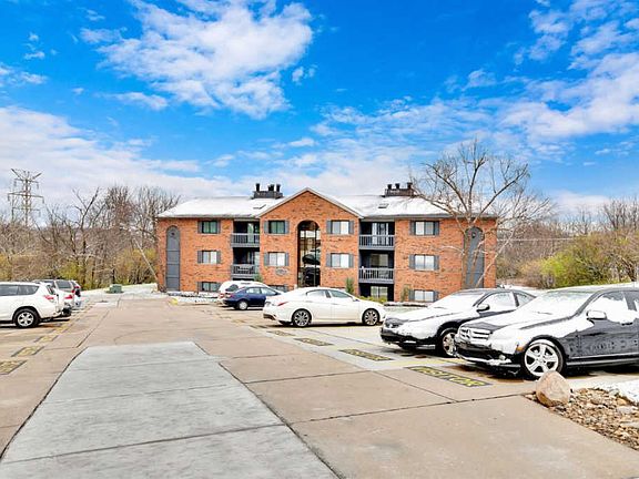4th image of 9442 Woodland Hills Dr Unit 9442