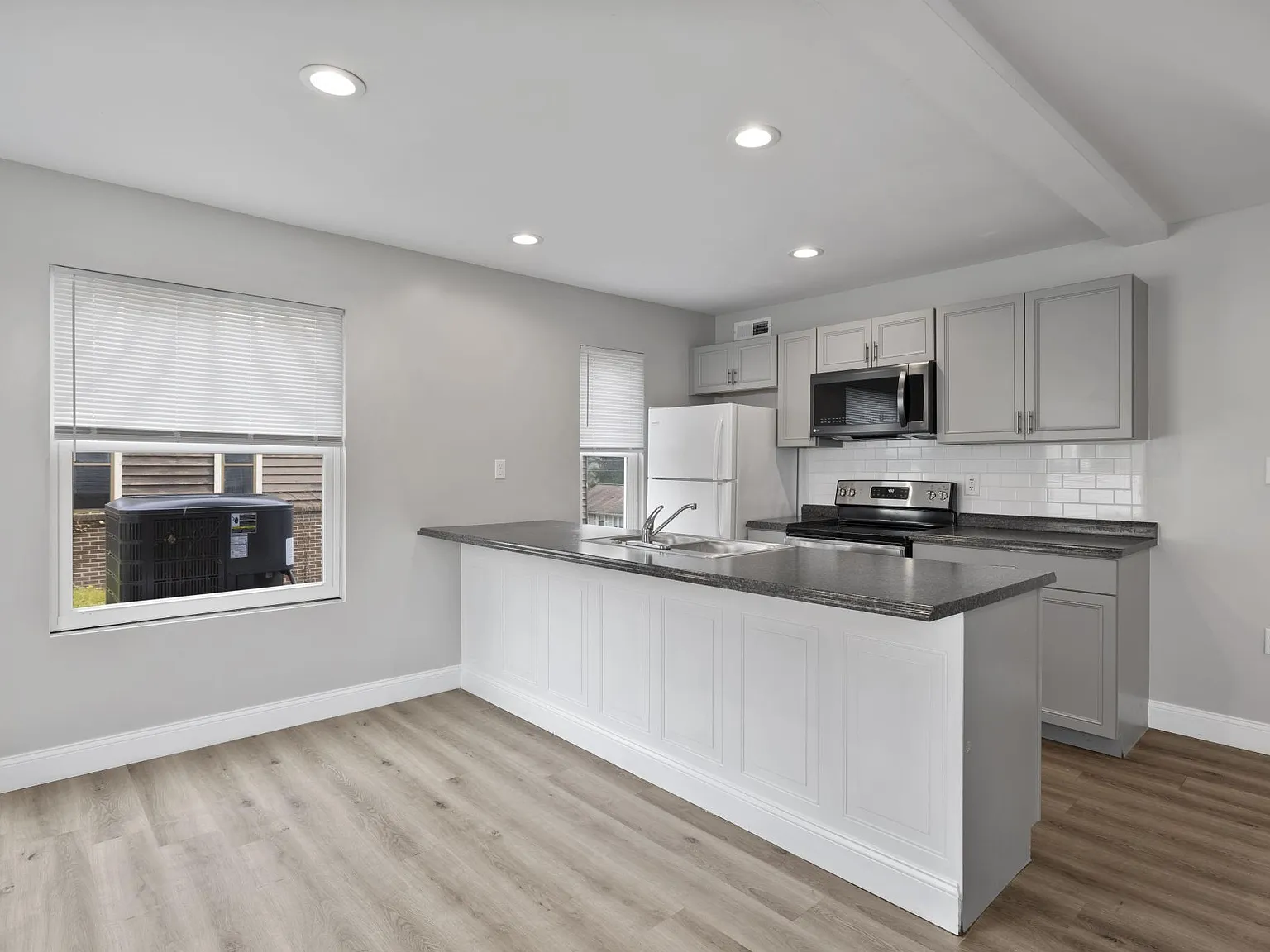 2 bed, 880 sqft, $1,650 — Photo 4