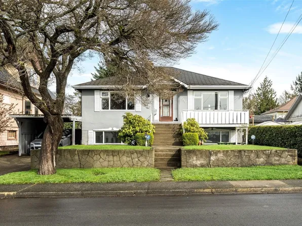 1790 Denman St, Victoria, BC V8R 1Y4