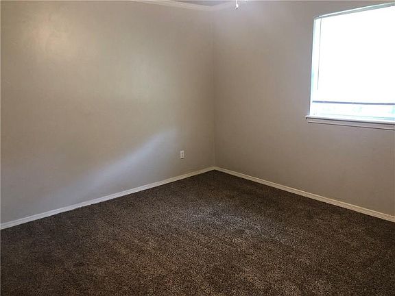 5th image of 15400 Barton Dr