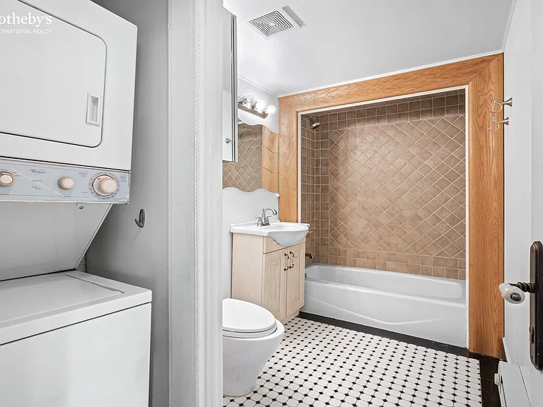 160 E 23rd St #2B — Photo 6