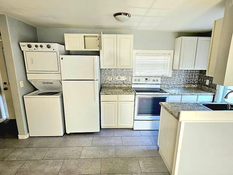 802 Forrest Ave #B — Photo 14