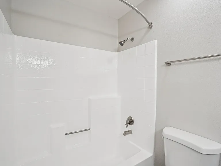 Chadron Apts — Photo 38