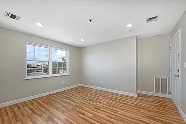 413-415 9th Street, #201