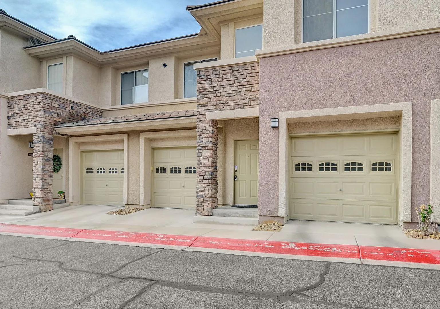 Gated Summerlin Condo Next to TPC Las Vegas Newly Updated & Move-In Ready — Photo 2
