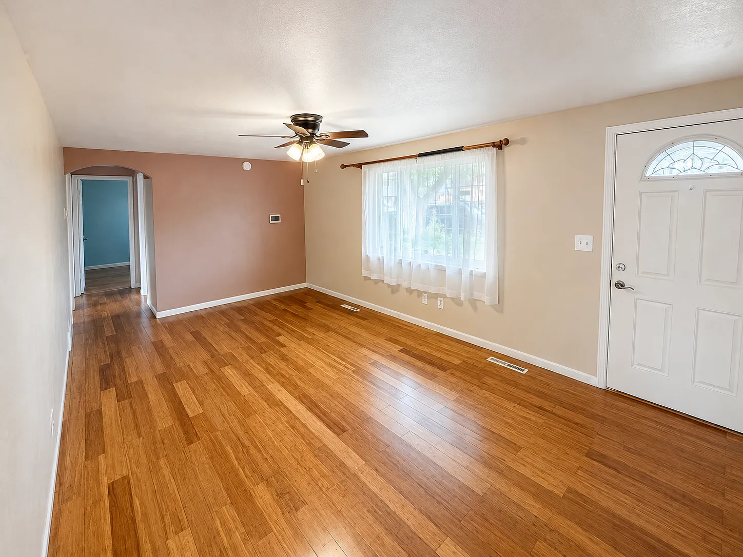 3 bed, 1.0 bath, 920 sqft, $1,900 — Photo 4