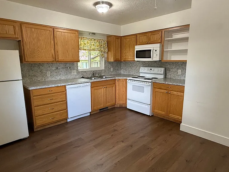 54 W Clearfield triplex — Photo 14