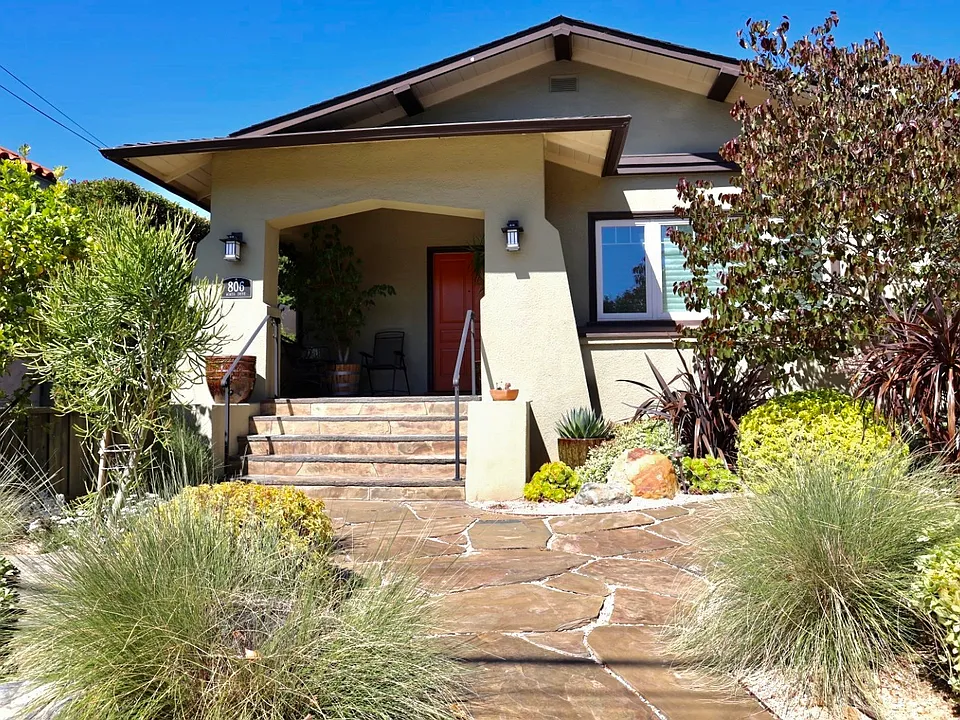 806 Acacia Dr