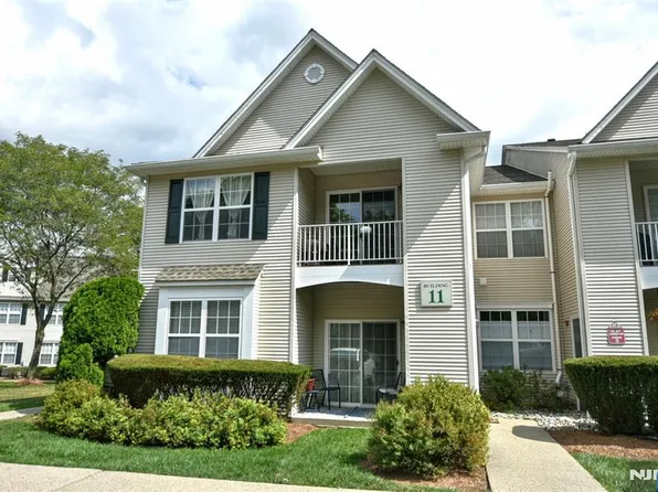 402 Cambridge Dr, Butler, NJ 07405
