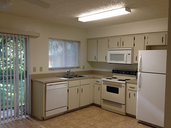 3rd image of 982 Buttercup Dr