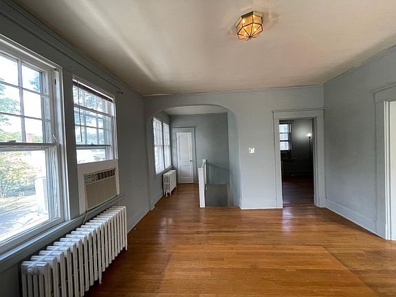 4th image of 3011B Woodrow Ave