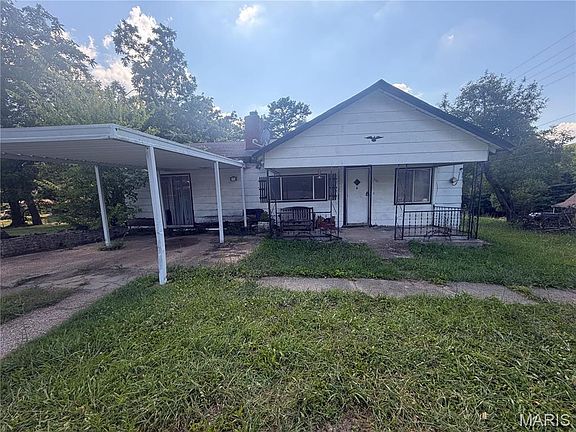 2nd image of 115 Center St