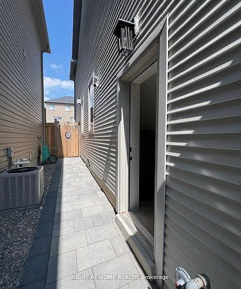 169 Ice Palace Cres — Photo 2
