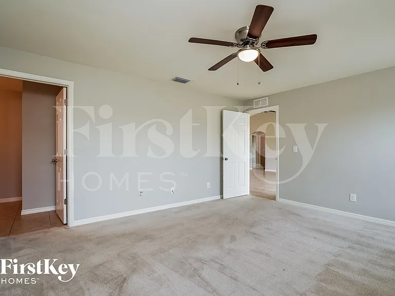 1719 NW 25th Ln — Photo 8