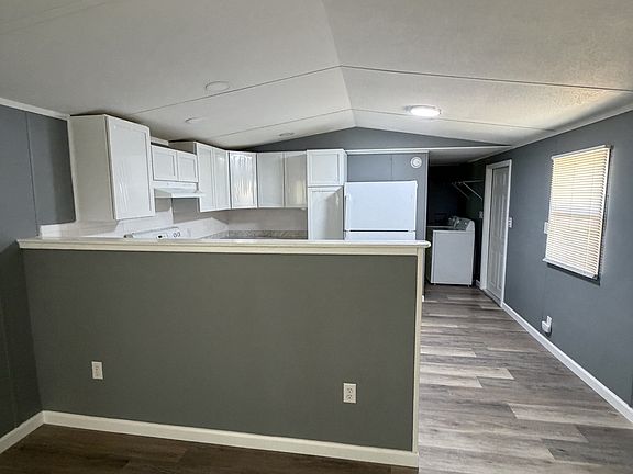 3rd image of 8193 River Rd