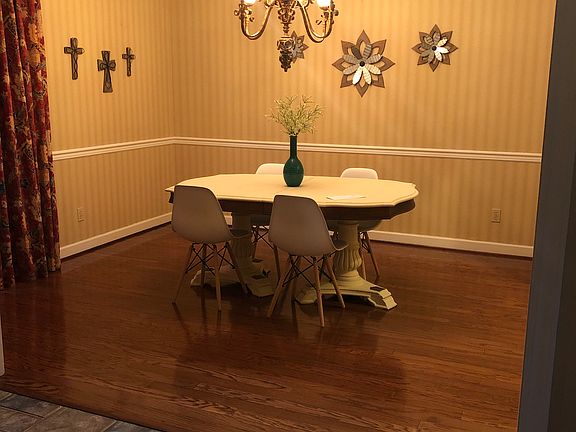 4th image of 138 Lakeside Ct