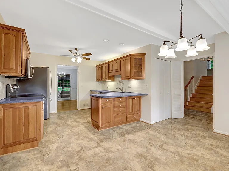 615 Kearney Ct SW — Photo 9