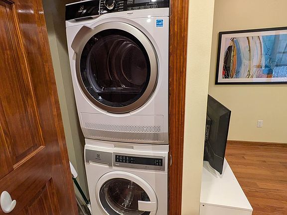 5th image of 610 W 196th St APT 1C