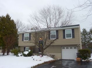 7398 Farmstead Rd, Liverpool, NY 13088