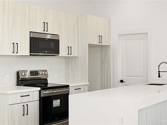 5th image of 805 Santa Lucia Dr