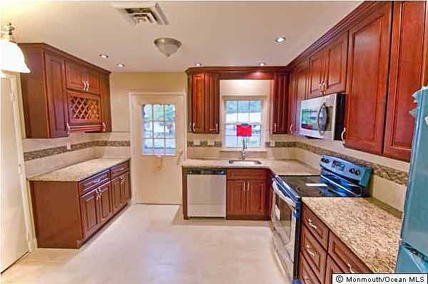 2nd image of 821 Balmoral Court #B