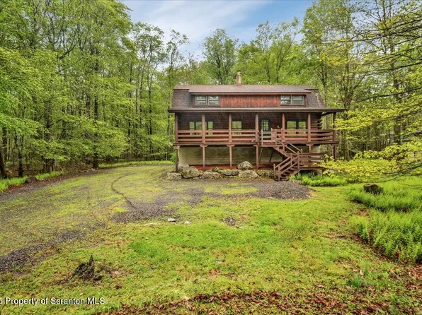 58 Sunset Dr, Gouldsboro, PA 18424