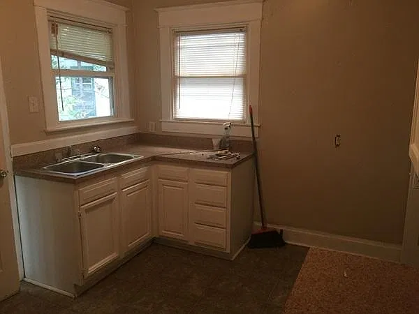 1823 W Hill St — Photo 3