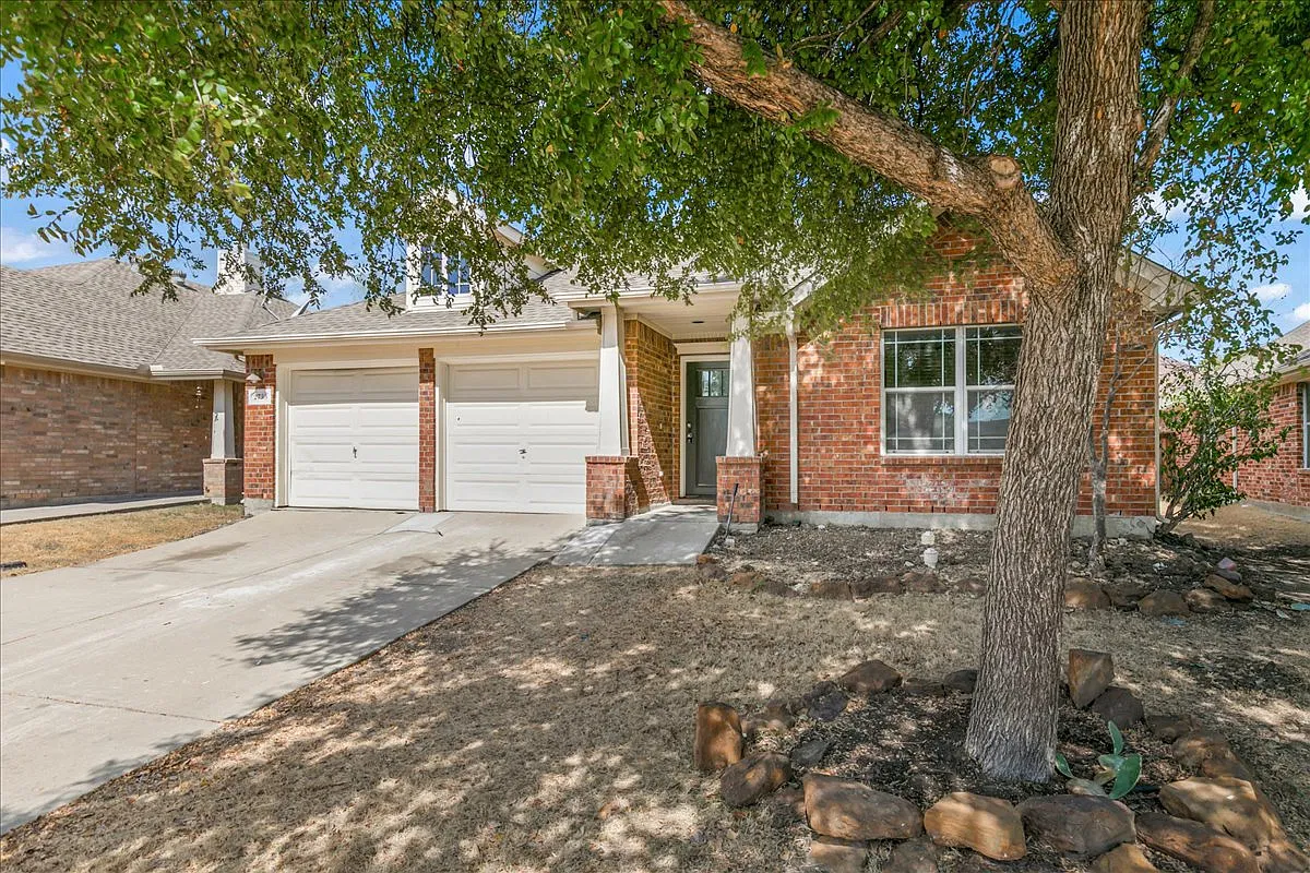 3 bed, 1544 sqft, $2,200 — Photo 3