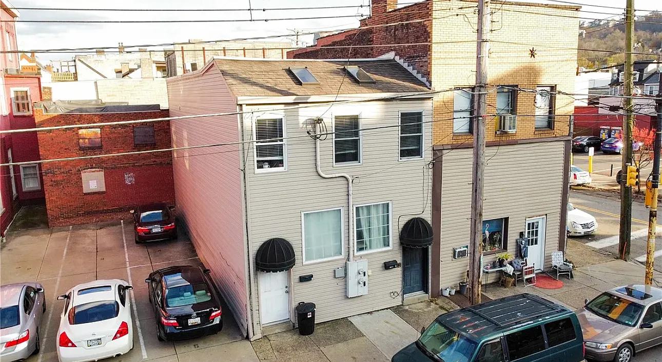 1 bed, 900 sqft, $1,300 — Photo 1
