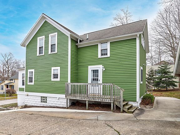 3rd image of 106 Clinton Ave