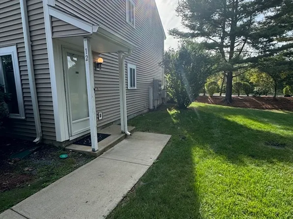 12 Silver Hill Ln Unit 12, Natick, MA 01760