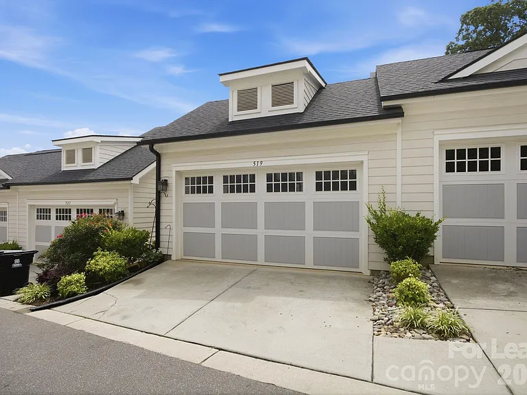 519 Griffith Village Ln — Photo 33