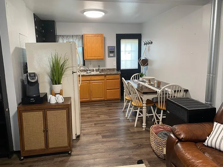 334 E Main St — Photo 3