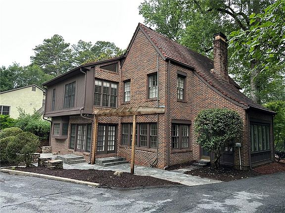 2nd image of 935 Stovall Blvd NE