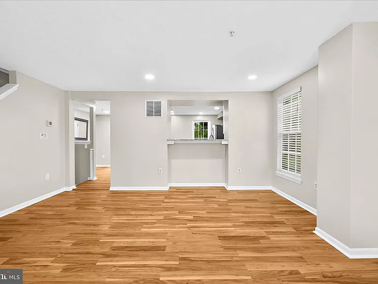 577 Quaker Ridge Ct — Photo 3