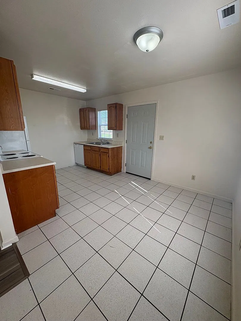 Cozy 2 Bedroom Duplex In Mount Sterling — Photo 2