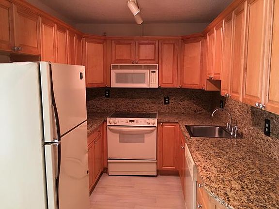 2nd image of 724 Sunny Pine Way APT B1