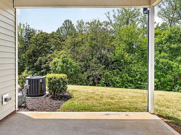 5th image of 109 McDowell Ln