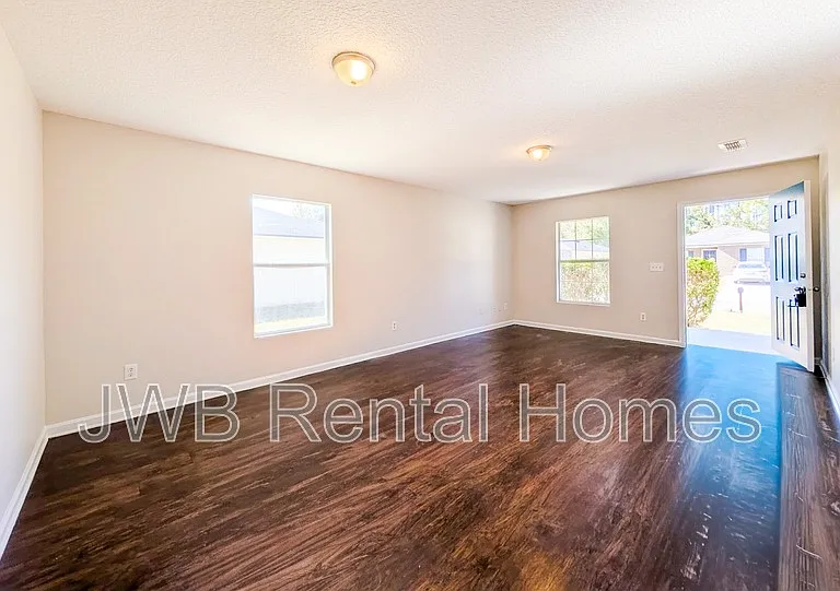 4373 Melissa Ct W — Photo 4