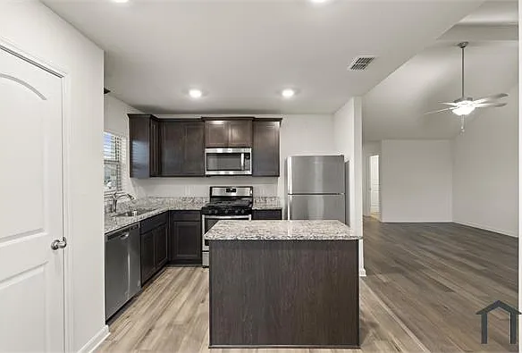 3048 Chico Dr — Photo 2